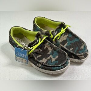 Hey Dude Youth Wally Sox Taupe Camo women’s size‎ 7 Youth size 6
